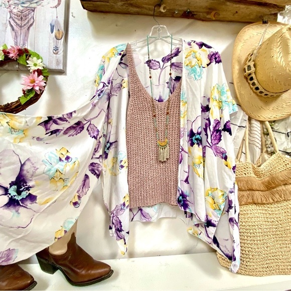 Enchanting Floral Boho Cape Kimono/cover up w shabby chic vibe - Picture 7 of 7